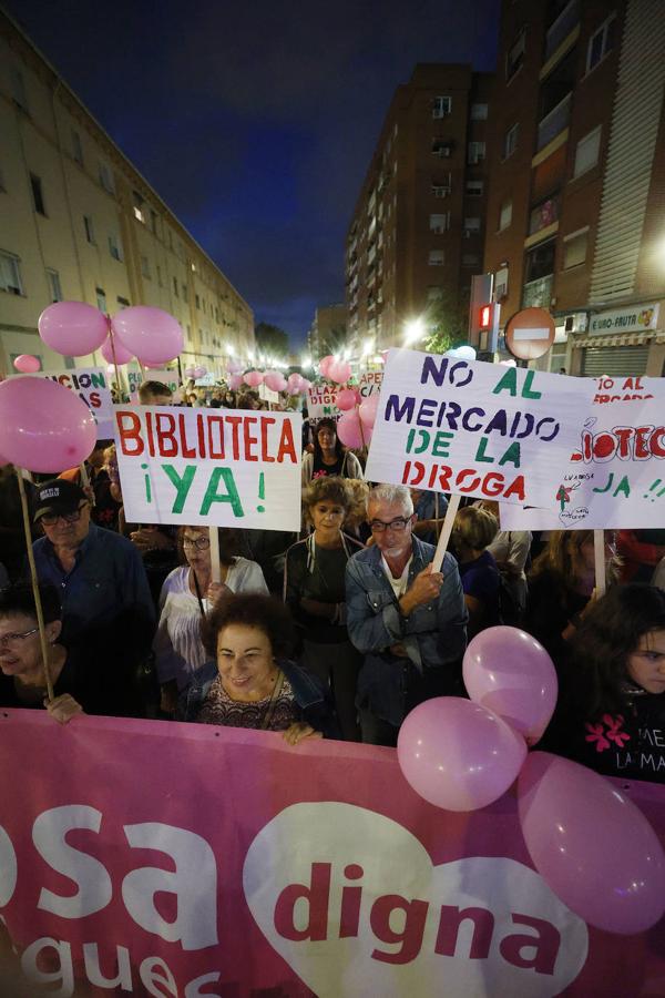 Fotos: Manifestación en La Malvarrosa contra la degradación del barrio