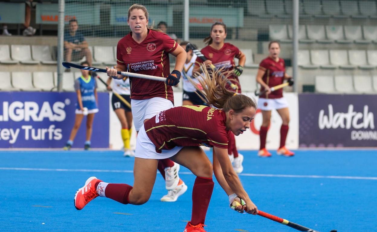 Un encuentro de hockey femenino, del CH Xaloc. 