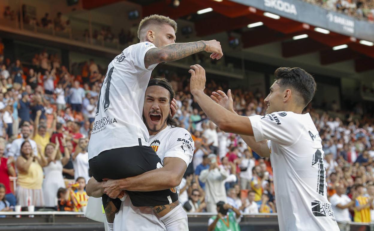 Cavani, ante el Celta, junto a Castillejo y Almeida. 