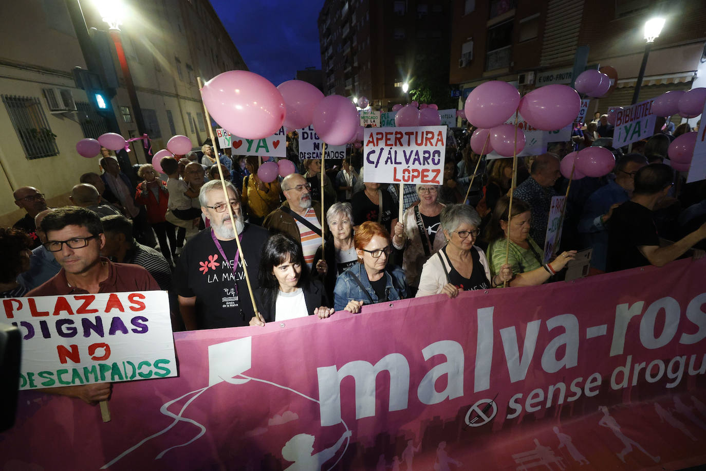 Fotos: Manifestación en La Malvarrosa contra la degradación del barrio