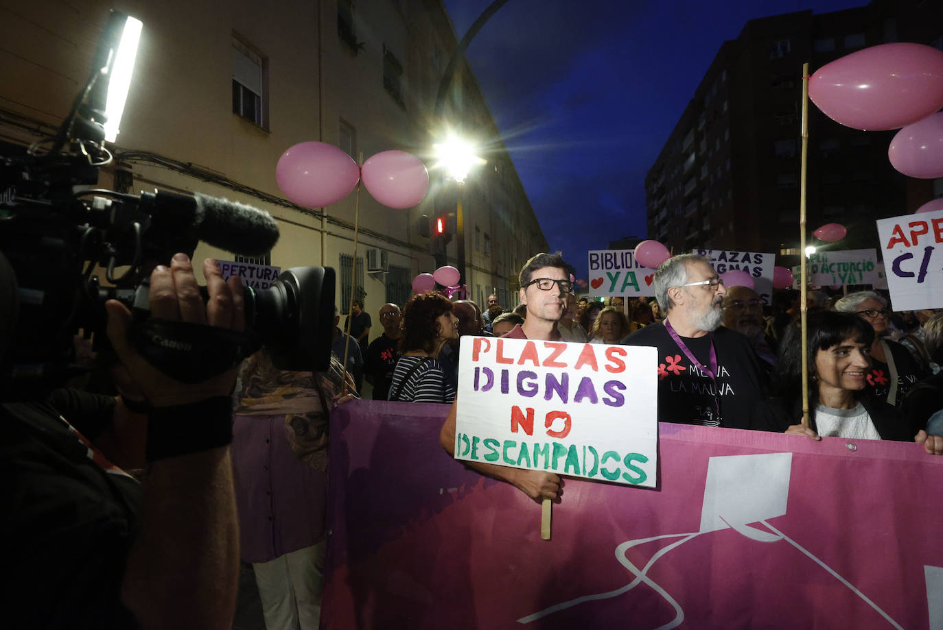 Fotos: Manifestación en La Malvarrosa contra la degradación del barrio