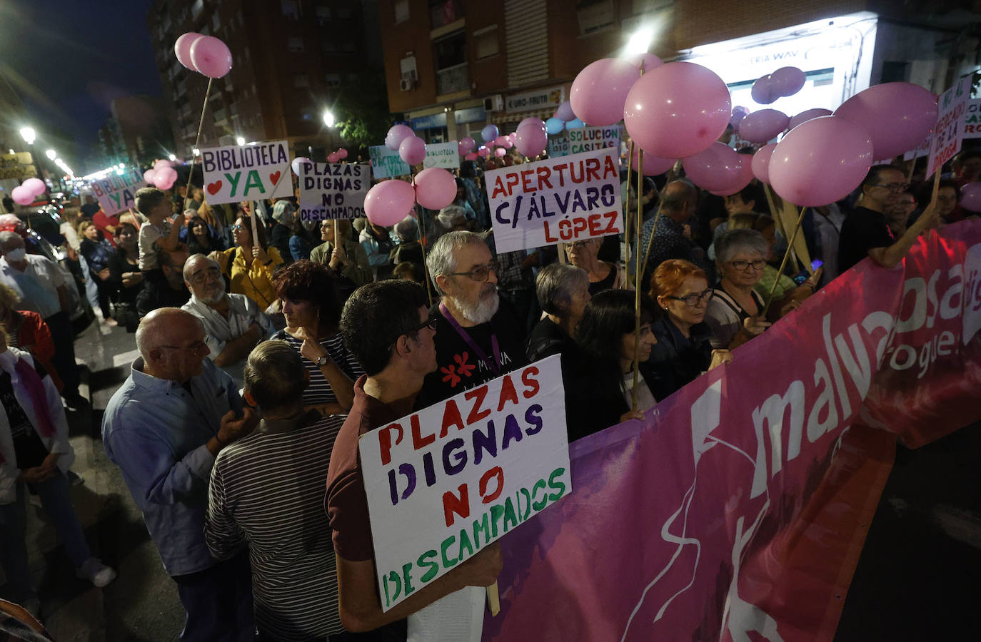 Fotos: Manifestación en La Malvarrosa contra la degradación del barrio