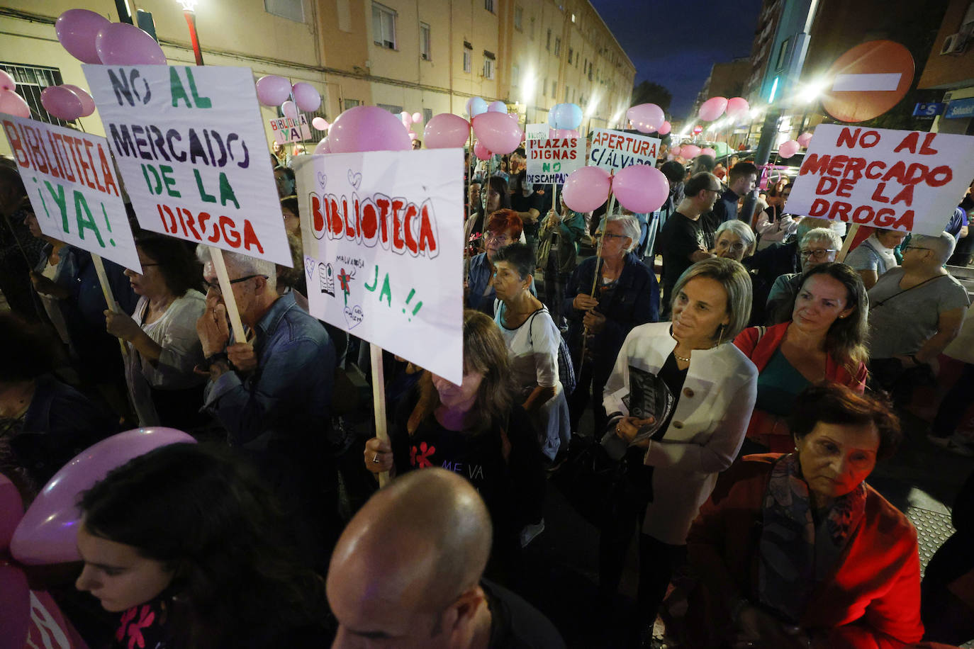 Fotos: Manifestación en La Malvarrosa contra la degradación del barrio