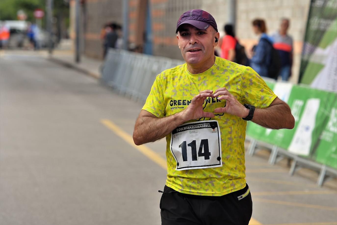 Los corredores en la 10K de Massamagrell.