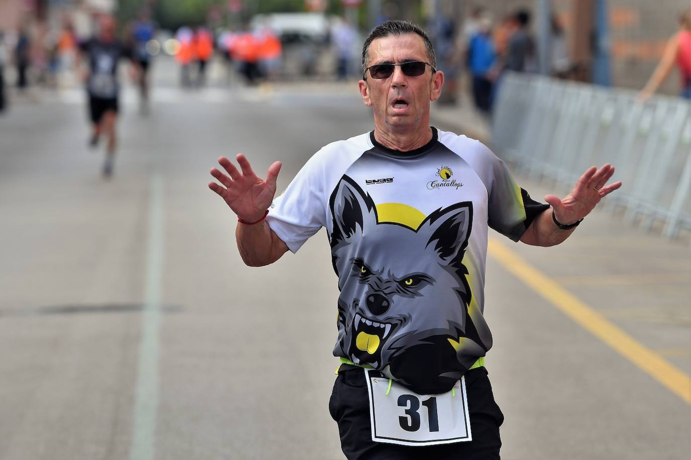 Los corredores en la 10K de Massamagrell.