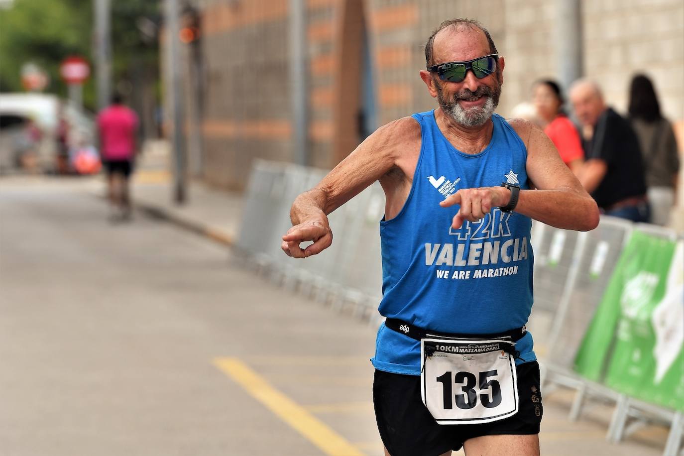 Los corredores en la 10K de Massamagrell.