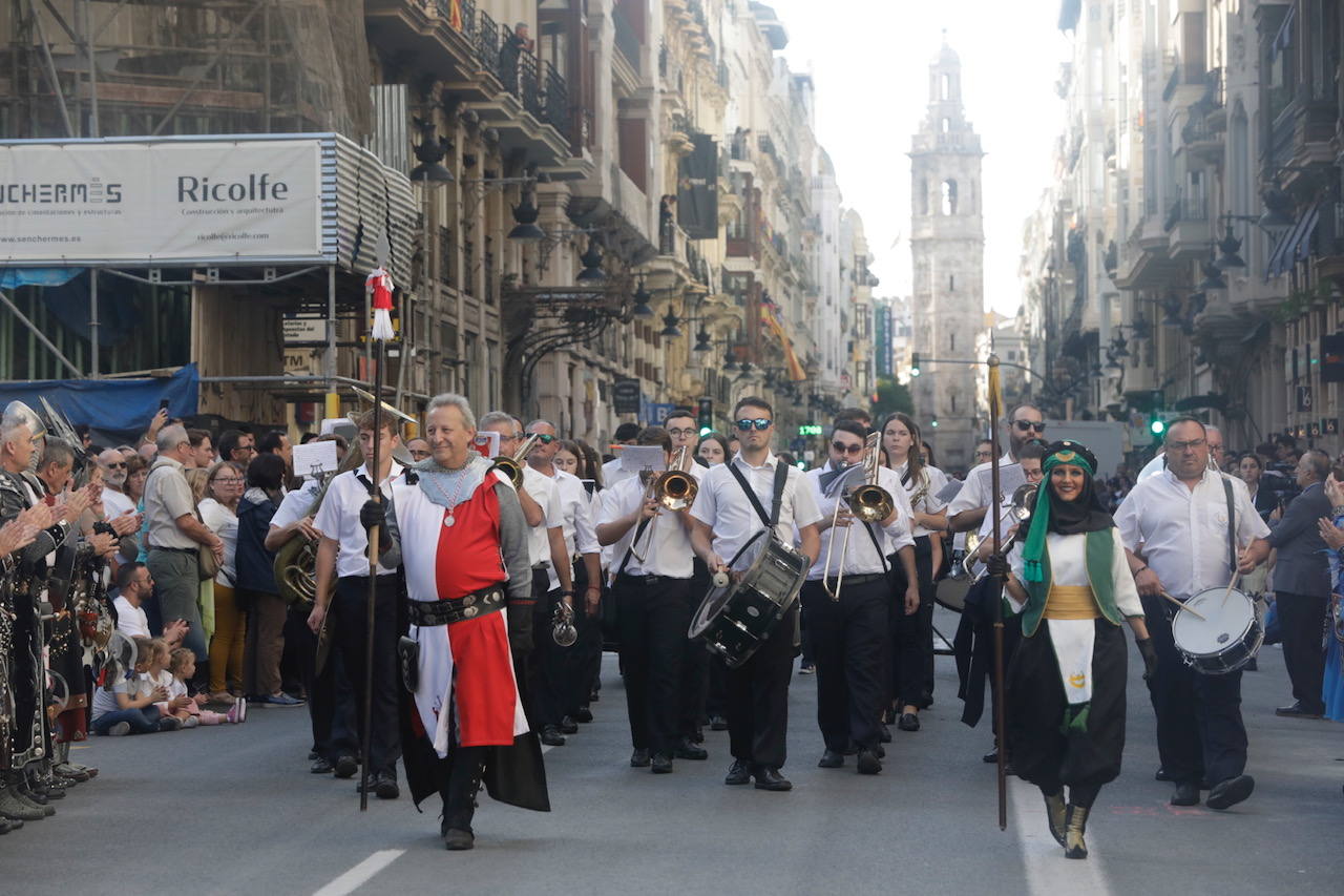 Las escuadras recorren el centro de la ciudad en su 18ª edición