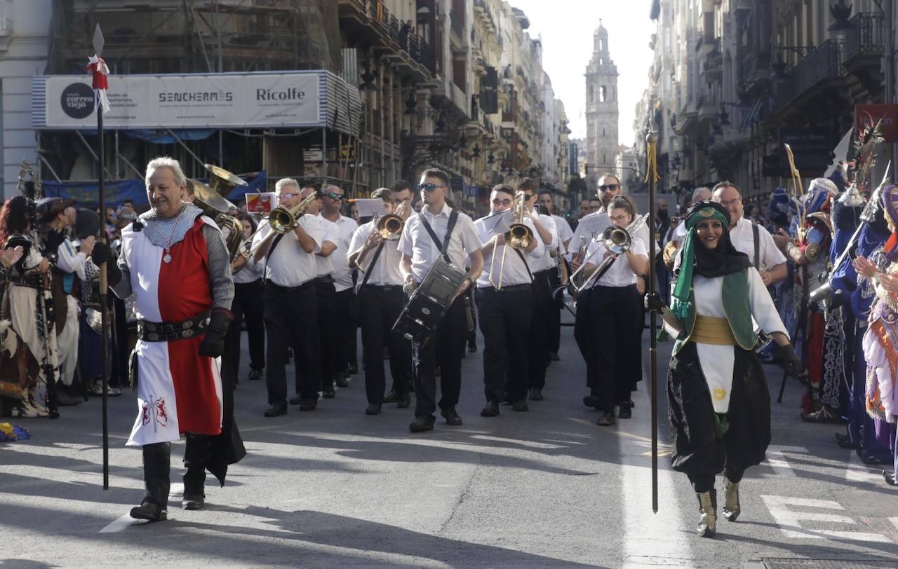 Las escuadras recorren el centro de la ciudad en su 18ª edición