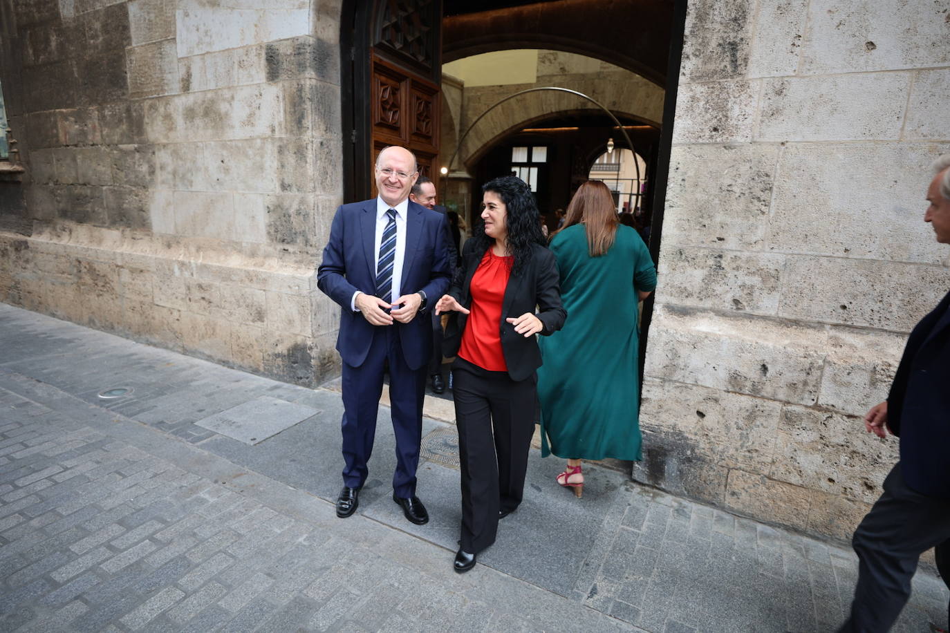 Los invitados pertenecen a diferentes ámbitos de la sociedad valenciana. 