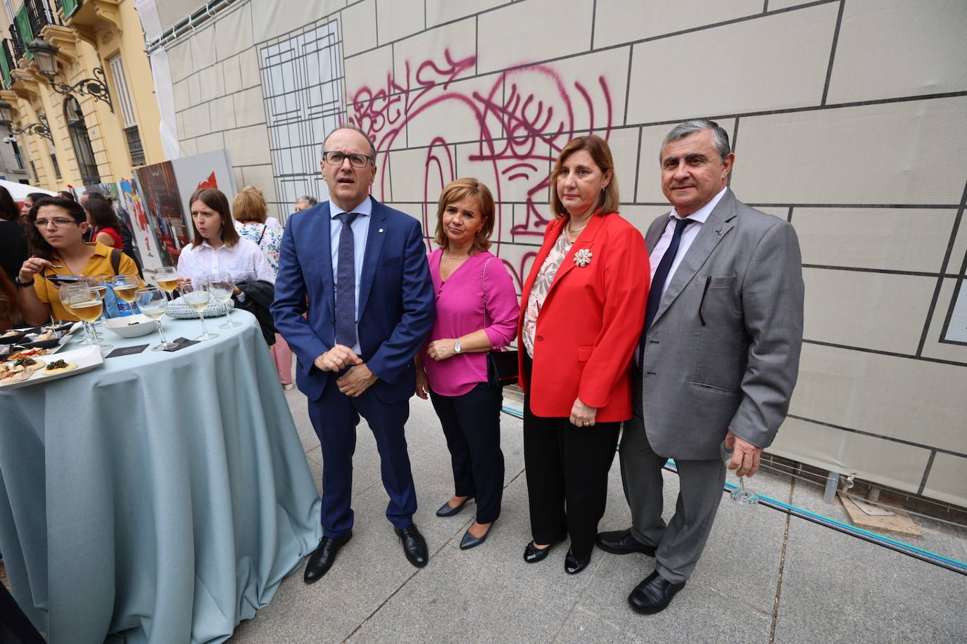 Los invitados pertenecen a diferentes ámbitos de la sociedad valenciana. 