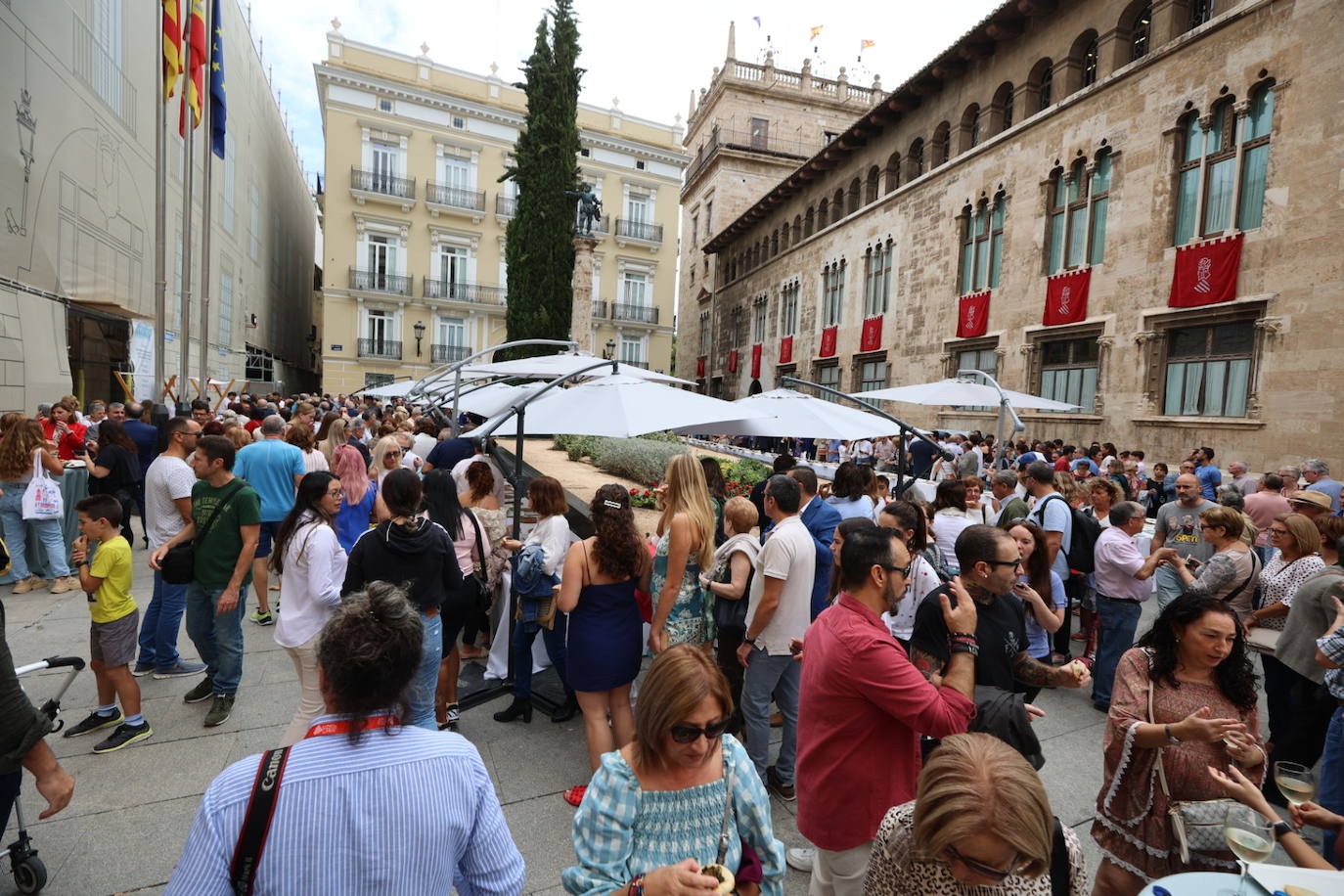 Los invitados pertenecen a diferentes ámbitos de la sociedad valenciana. 