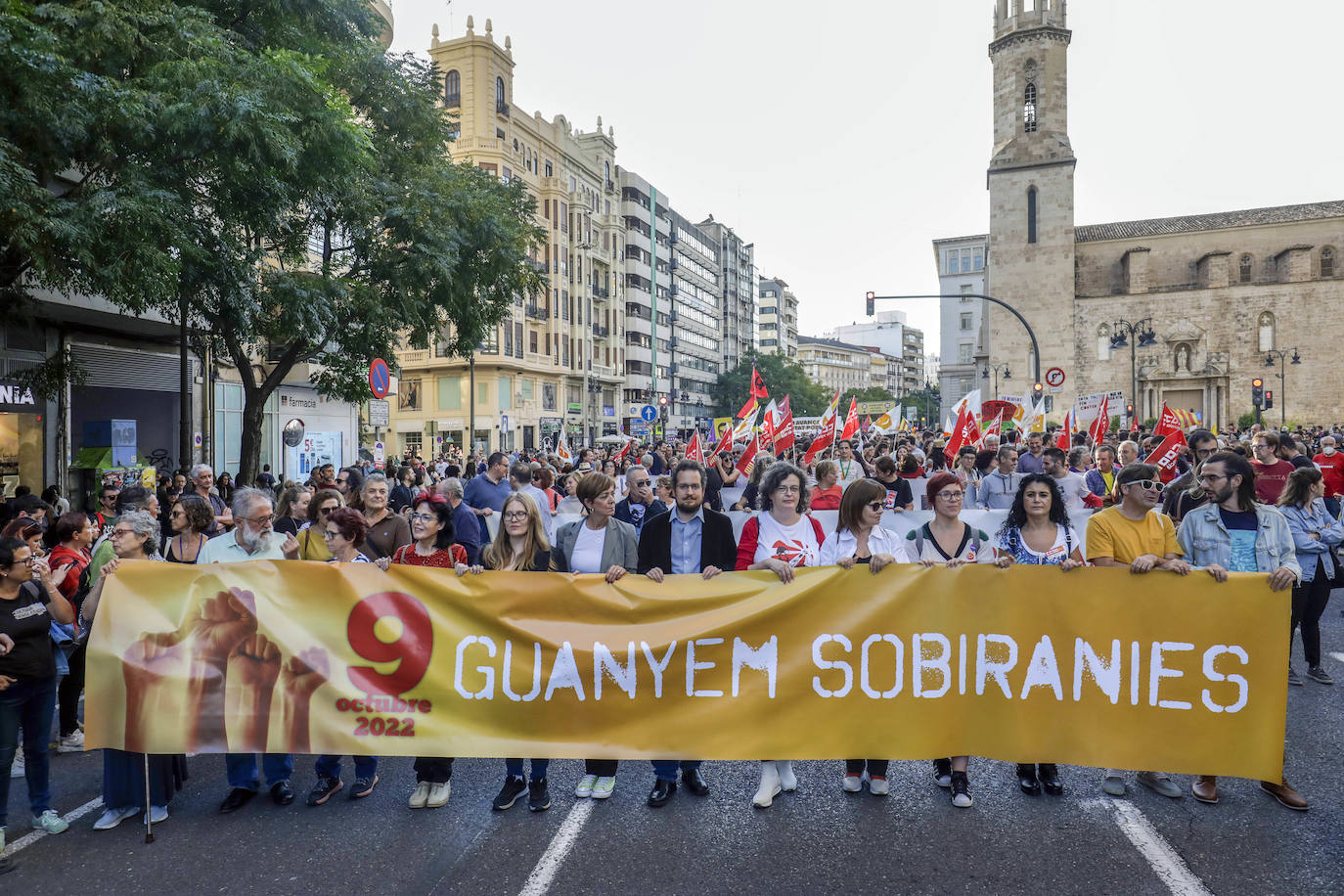 Fotos: Manifestaciones en Valencia por el 9 d&#039;Octubre 2022