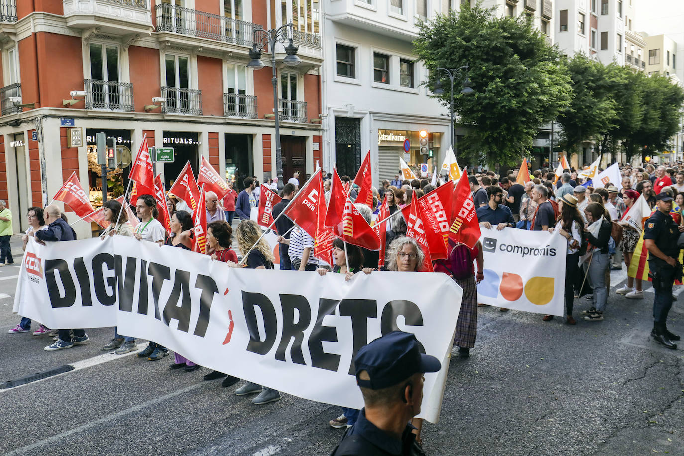 Fotos: Manifestaciones en Valencia por el 9 d&#039;Octubre 2022