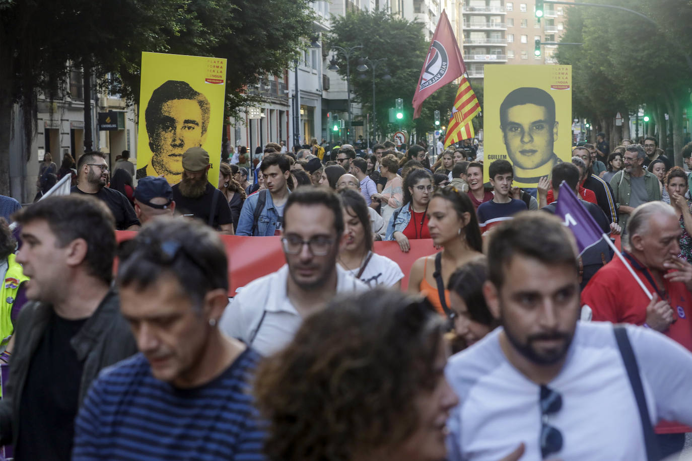 Fotos: Manifestaciones en Valencia por el 9 d&#039;Octubre 2022