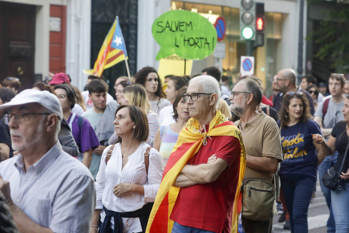 Fotos: Manifestaciones en Valencia por el 9 d&#039;Octubre 2022