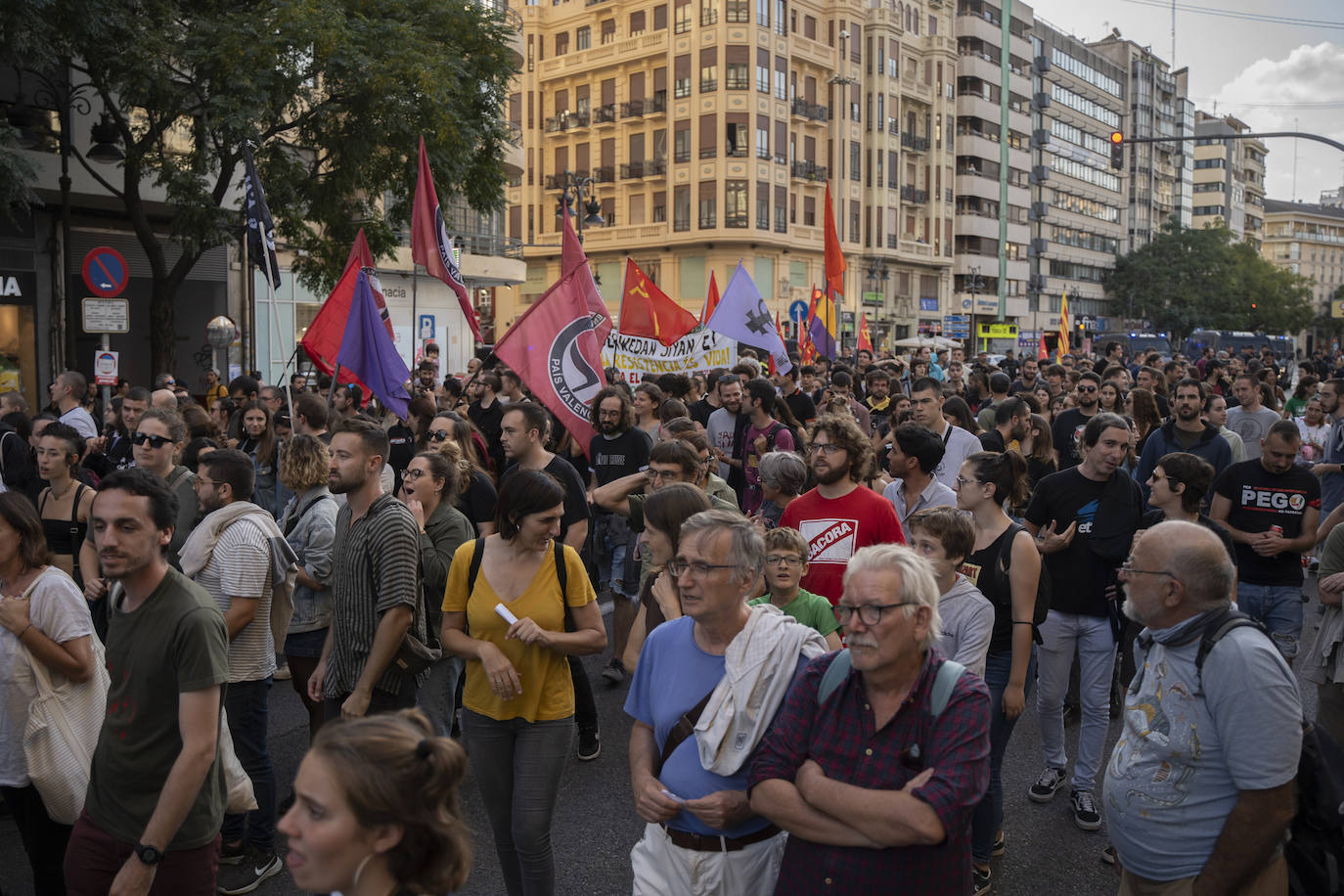 Fotos: Manifestaciones en Valencia por el 9 d&#039;Octubre 2022