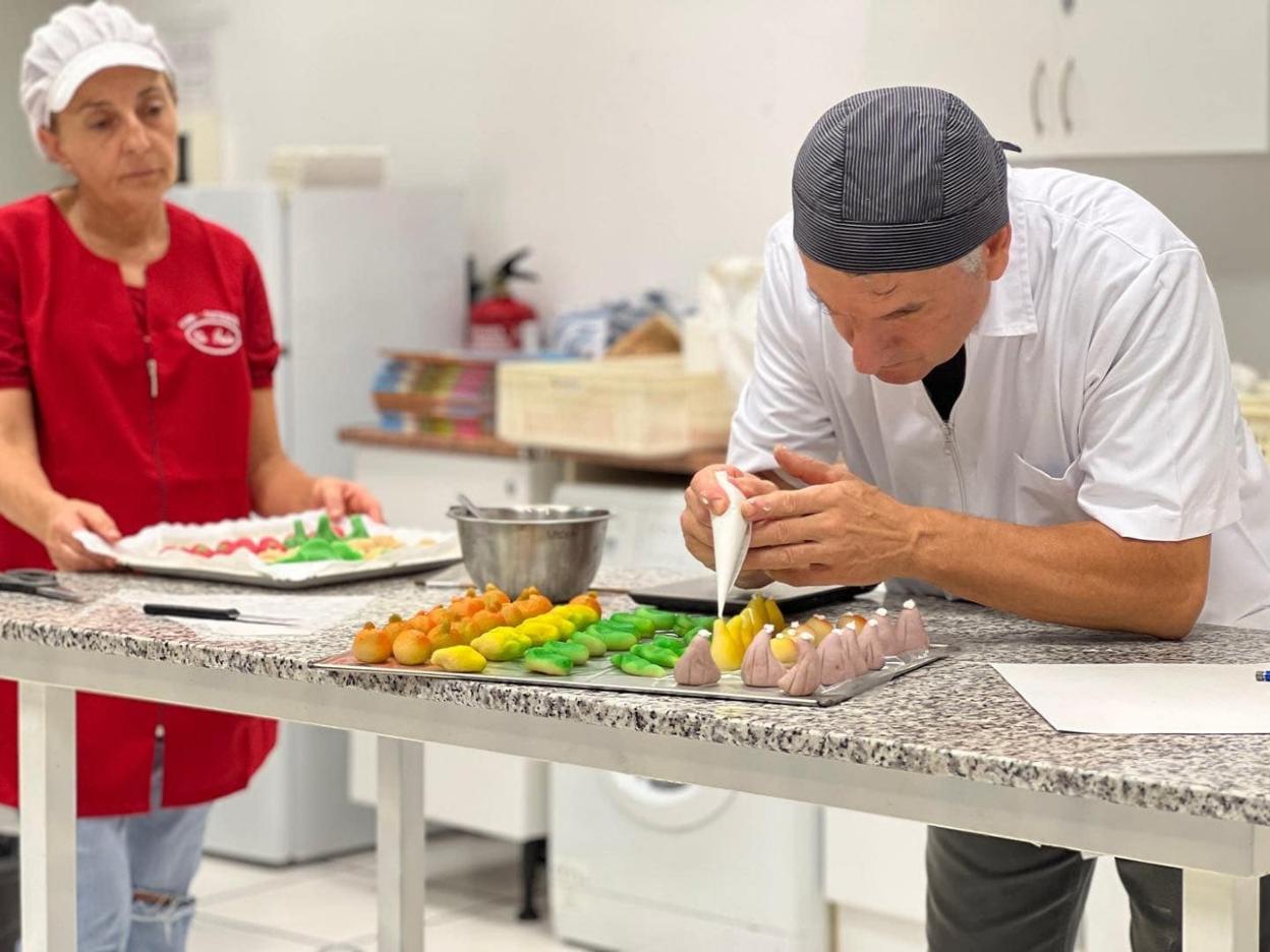 Un taller de dulces tradicionales del 9 de octubre. LP