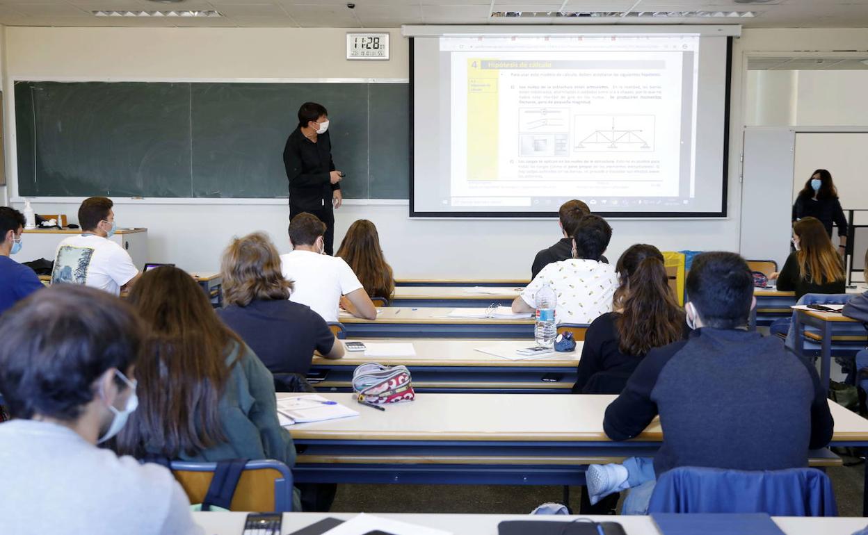 Alumnos durante una clase en la UPV tras la vuelta a la presencialidad en octubre de 2020. 