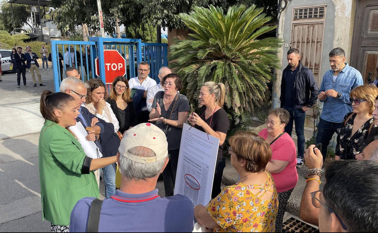 Ribó y Mollà, con los vecinos de Pinedo. 