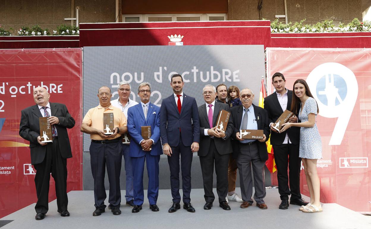 Las asociaciones vecinales, el Consell de la Joventut, la Peña Ciclista y el doctor Campos reciben la distinción en Mislata