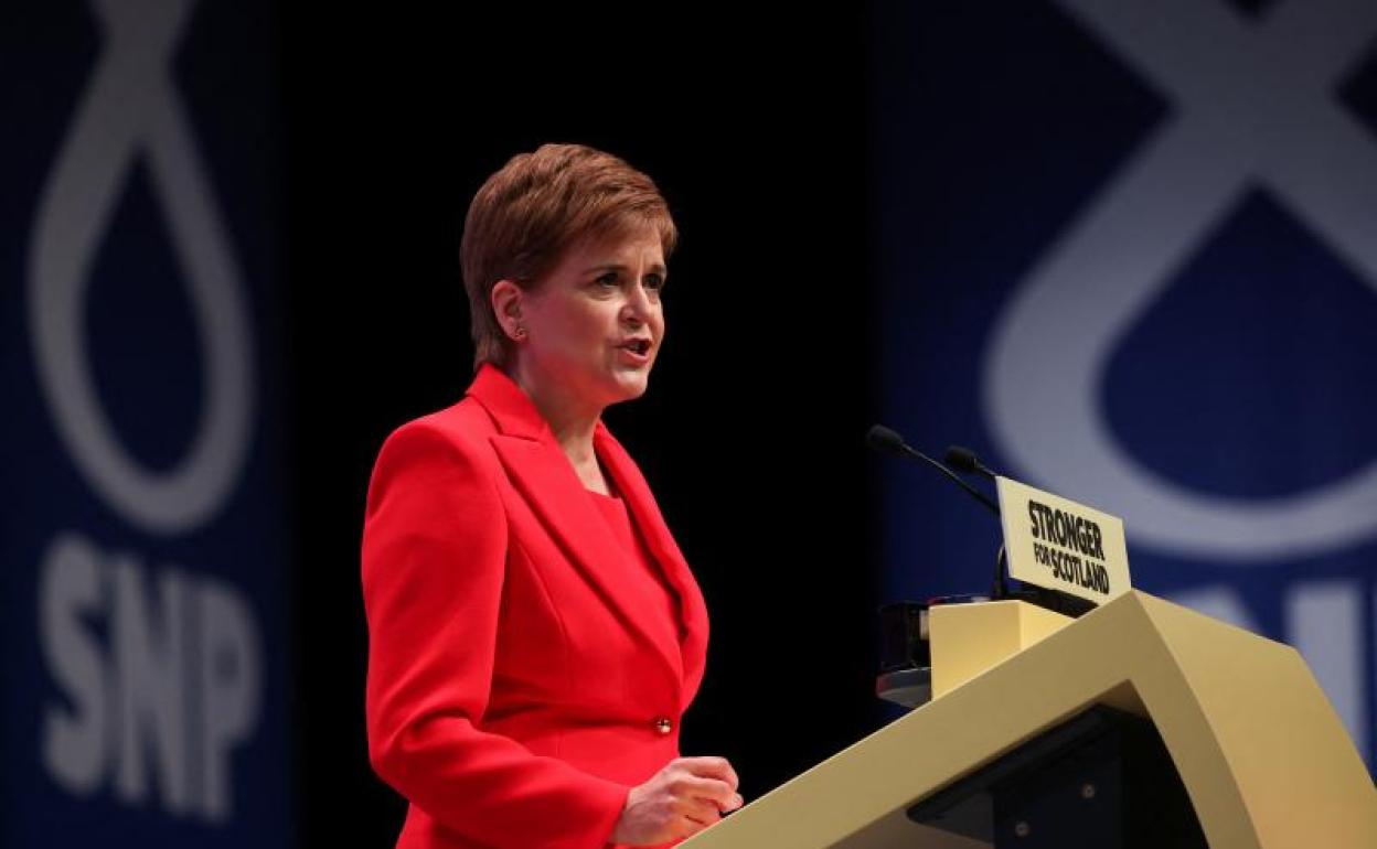 Nicola Sturgeon durante su discurso de este lunes en la clausura de la asamblea del independentista SNP. 