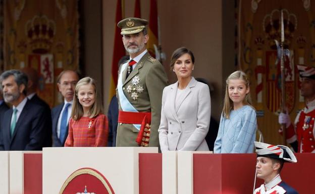 Los presidentes que plantan al Rey en el desfile del 12 de octubre