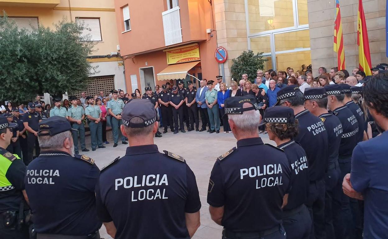 Los cinco minutos de silencio que se guardaron el pasado 19 de septiembre en recuerdo al agente fallecido. 