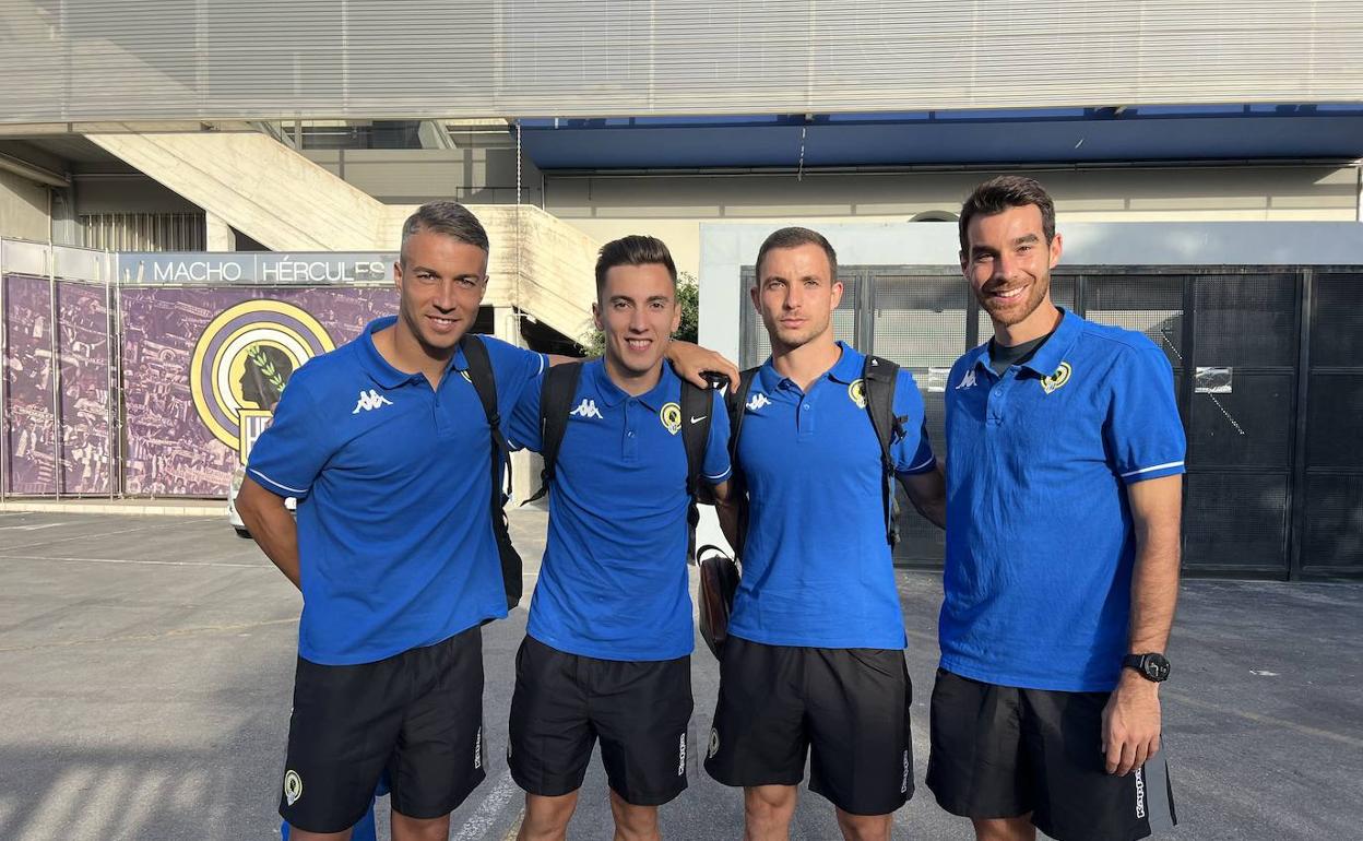 Los defensas Truyols, Eimil, Felipe y Riera, ayer, antes de viajar a Valencia. 