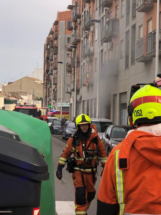 Fotos: Incendio en un garaje en Alboraya (16/10/2022)