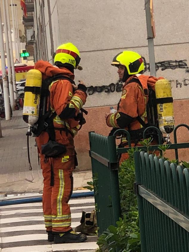 Fotos: Incendio en un garaje en Alboraya (16/10/2022)