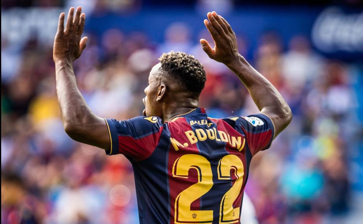 Bouldini celebra el segundo gol del Levante. 