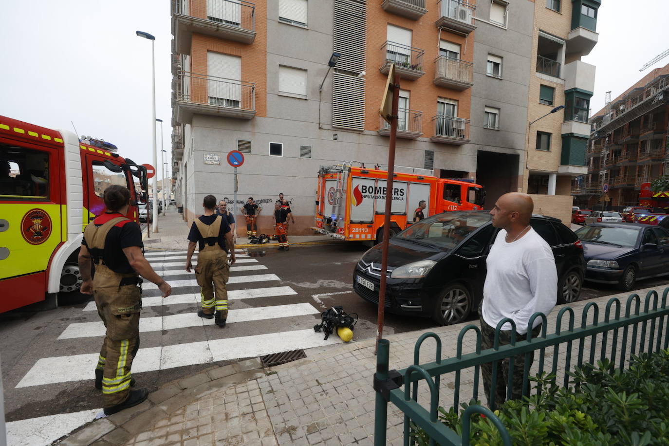 Fotos: Incendio en un garaje en Alboraya (16/10/2022)