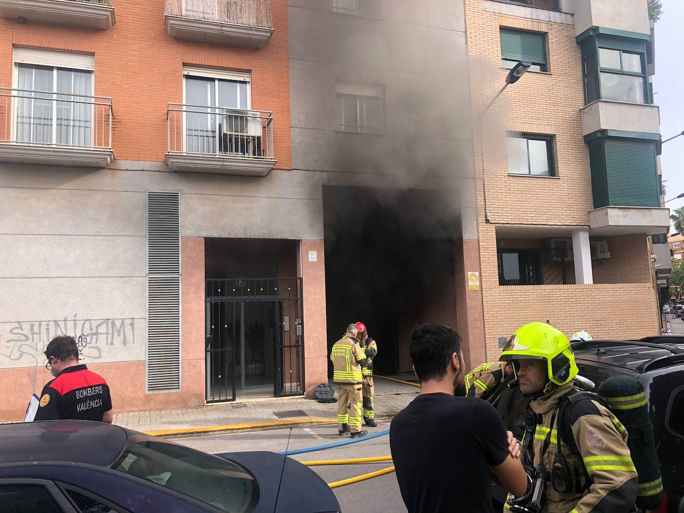 Fotos: Incendio en un garaje en Alboraya (16/10/2022)