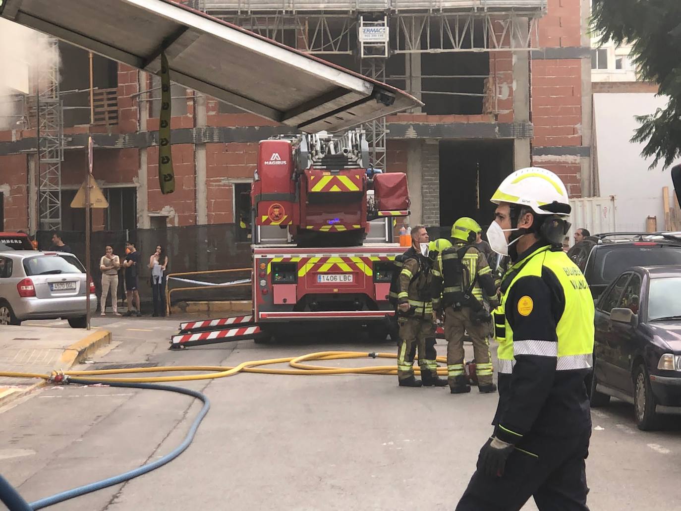 Fotos: Incendio en un garaje en Alboraya (16/10/2022)