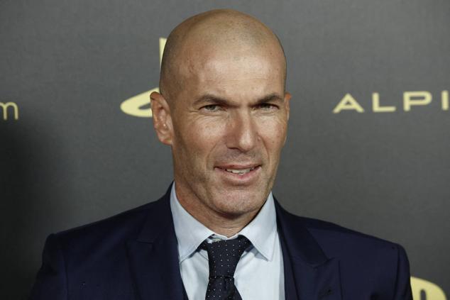 Zinedine Zidane, ganador del Balón de Oro en 1998, a su llegada a la gala en el Teatro del Châtelet. 