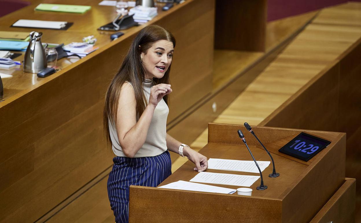 La consellera en Les Corts Valencianes. 