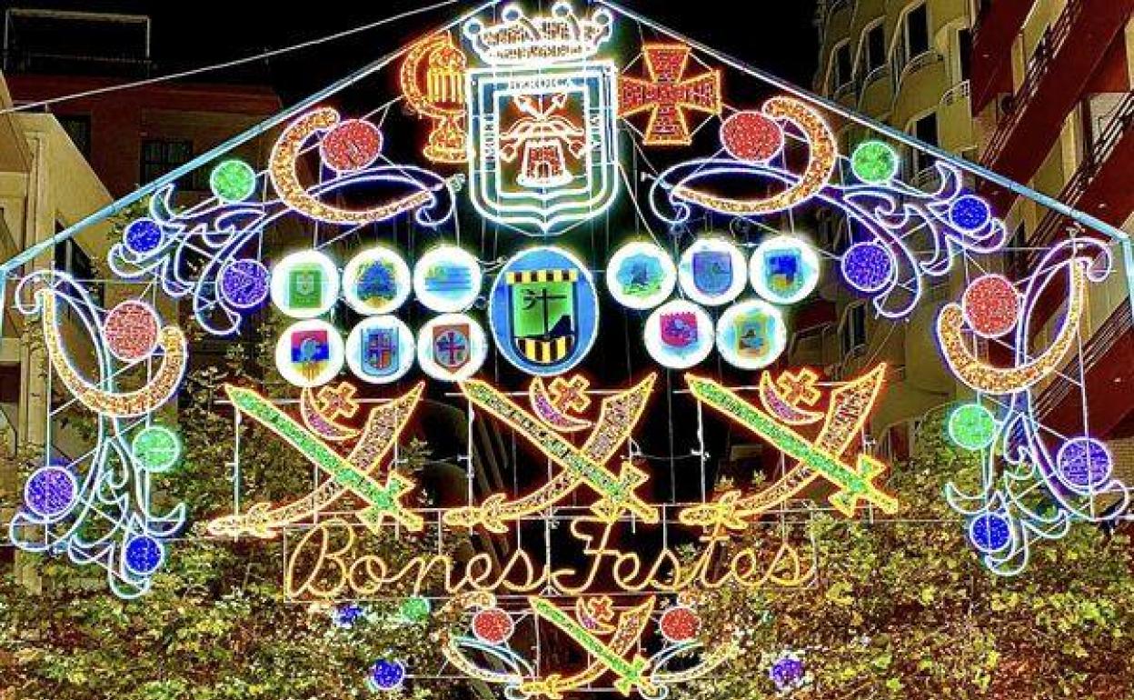 La iluminación de las fiestas de los moros y cristianos. 