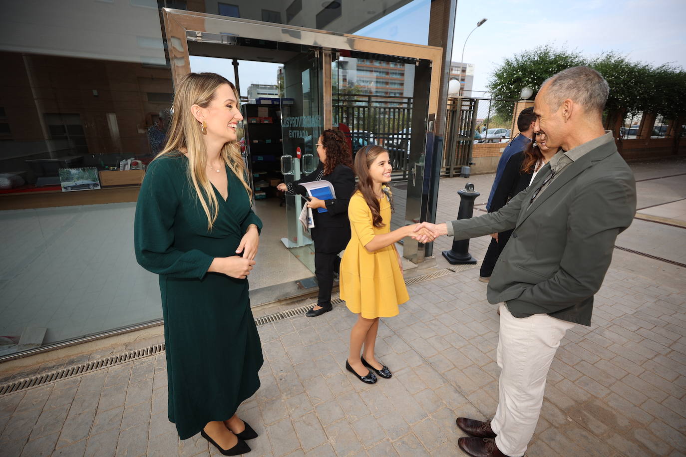 Las falleras mayores de Valencia recorren el periódico decano de Valencia y confiesan sus ilusiones de cara al reinado que acaban de estrenar