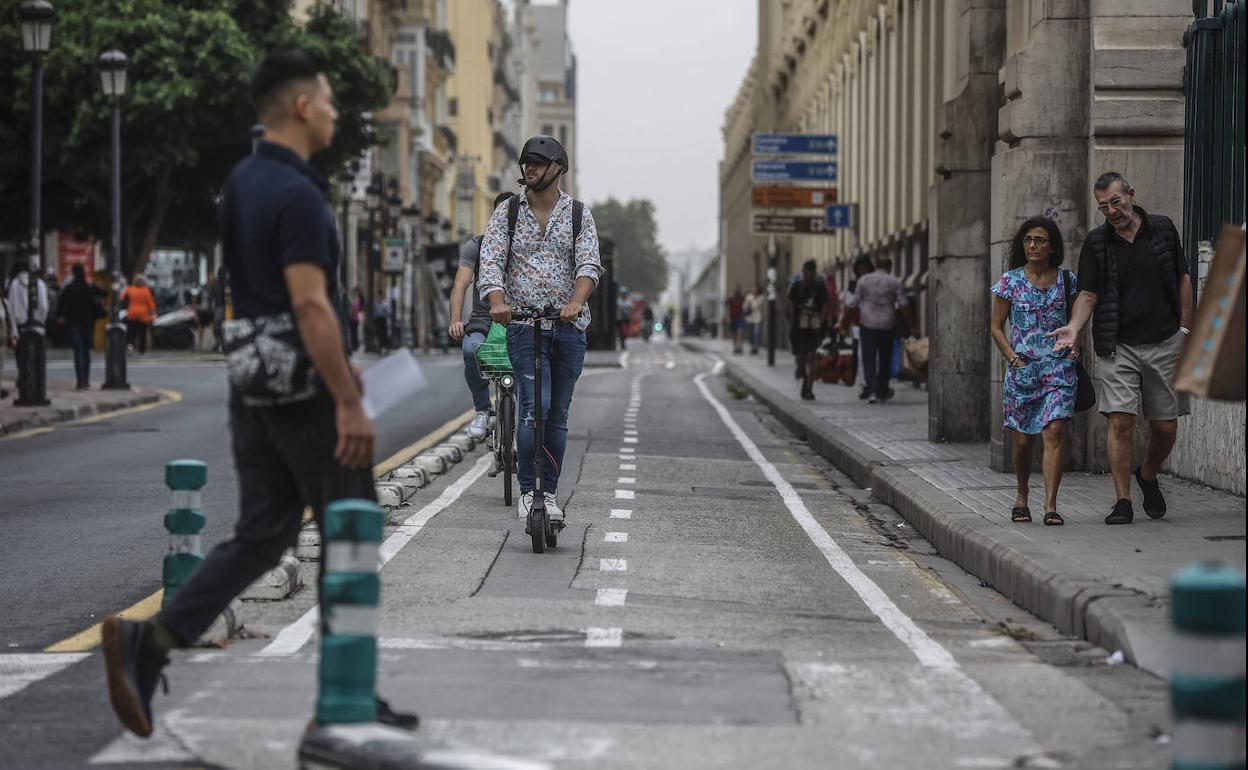 Carril bici en la calle Alicante de Valencia.