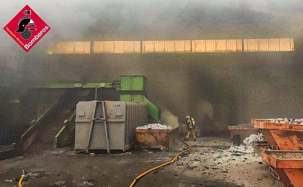 Interior de la nave tras la explosión. 