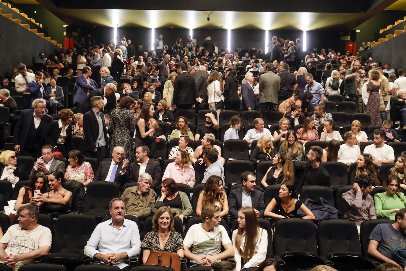 Fotos: Coque Malla y Rosita Amores eclipsan la apertura de la Mostra de Valencia