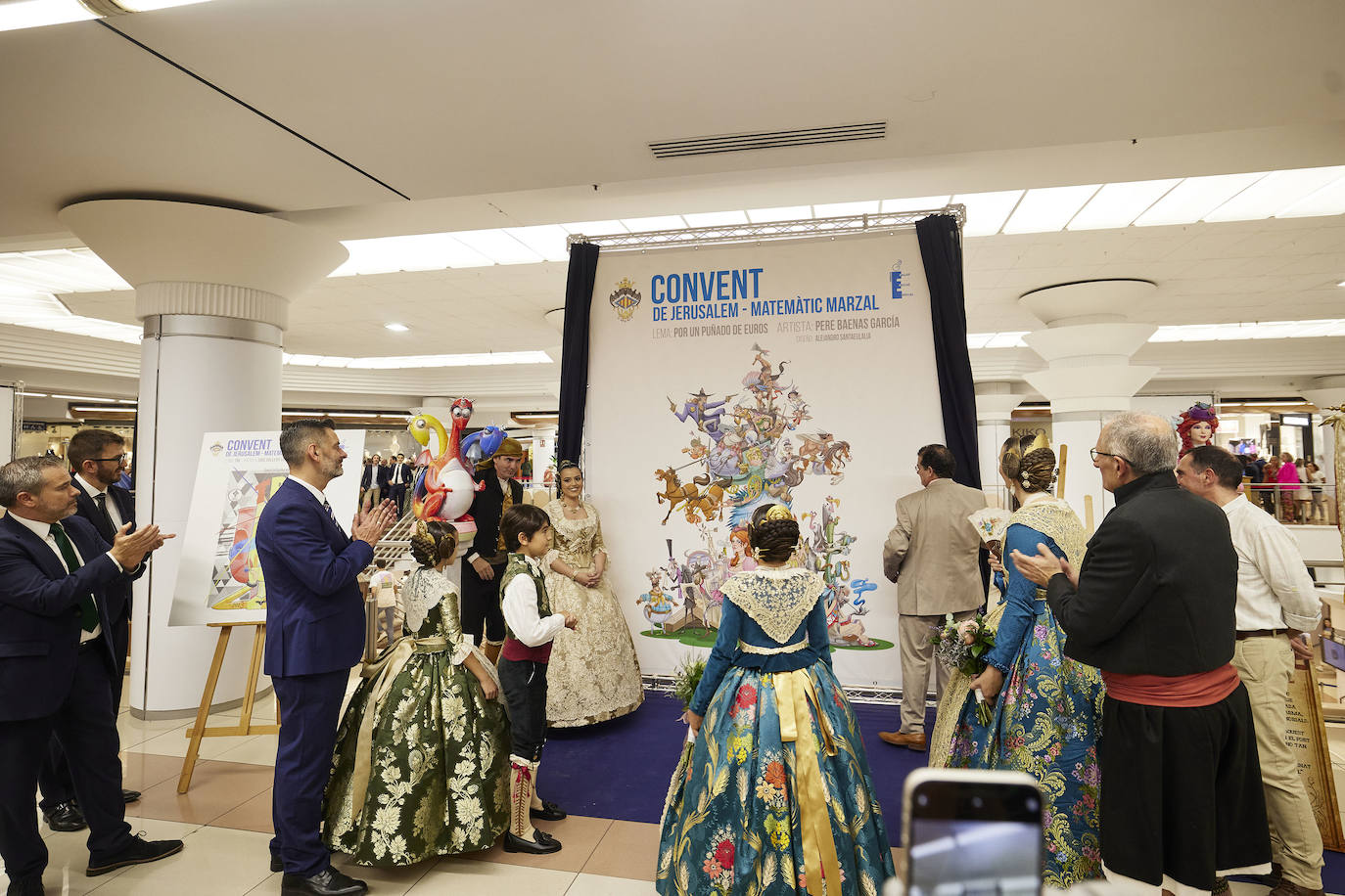 Fotos: Las falleras mayores de Valencia inaguran la exposición de bocetos de las fallas especiales de 2023