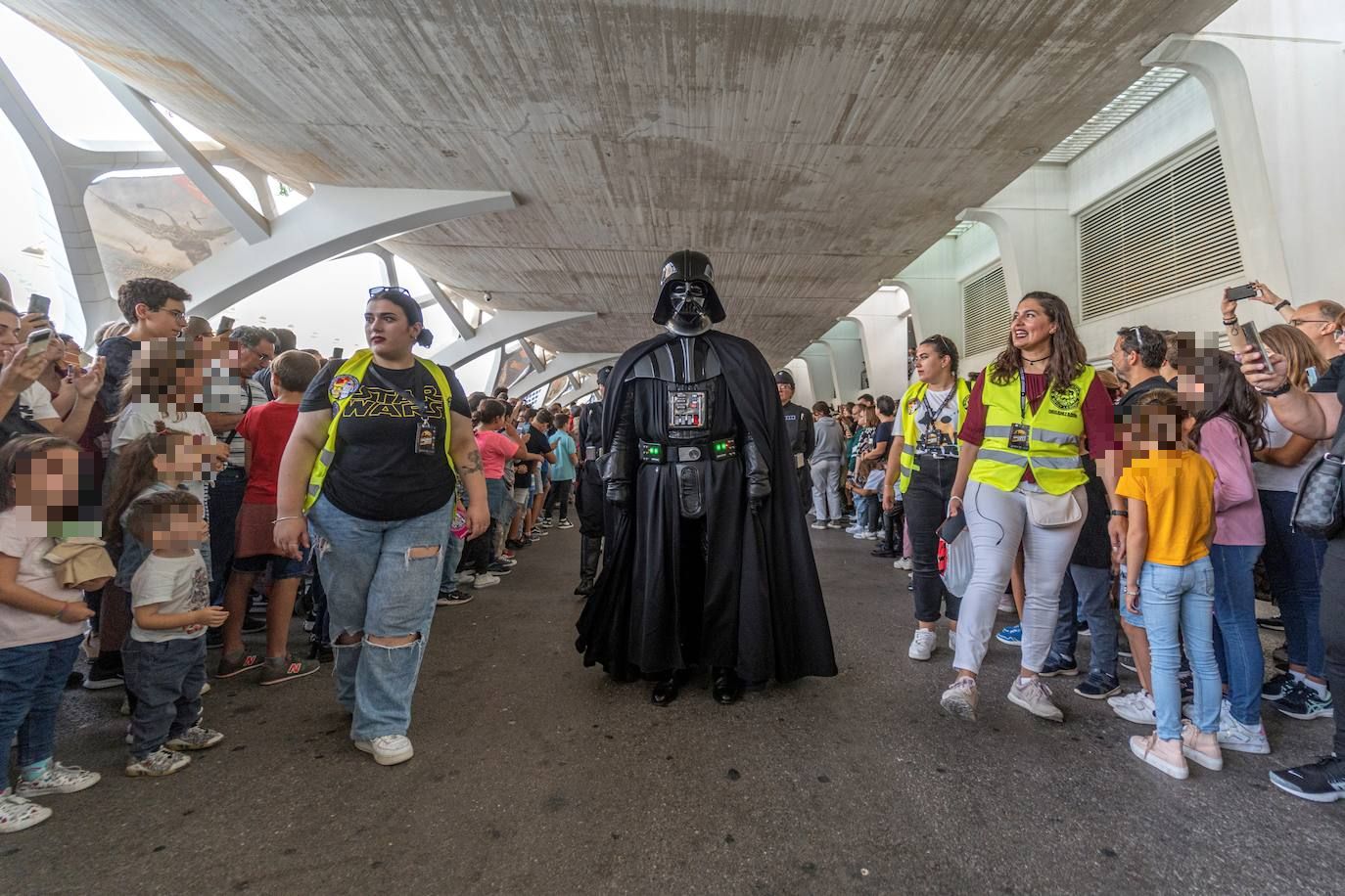 Fotos: Darth Vader llega a Valencia en el desfile de Star Wars