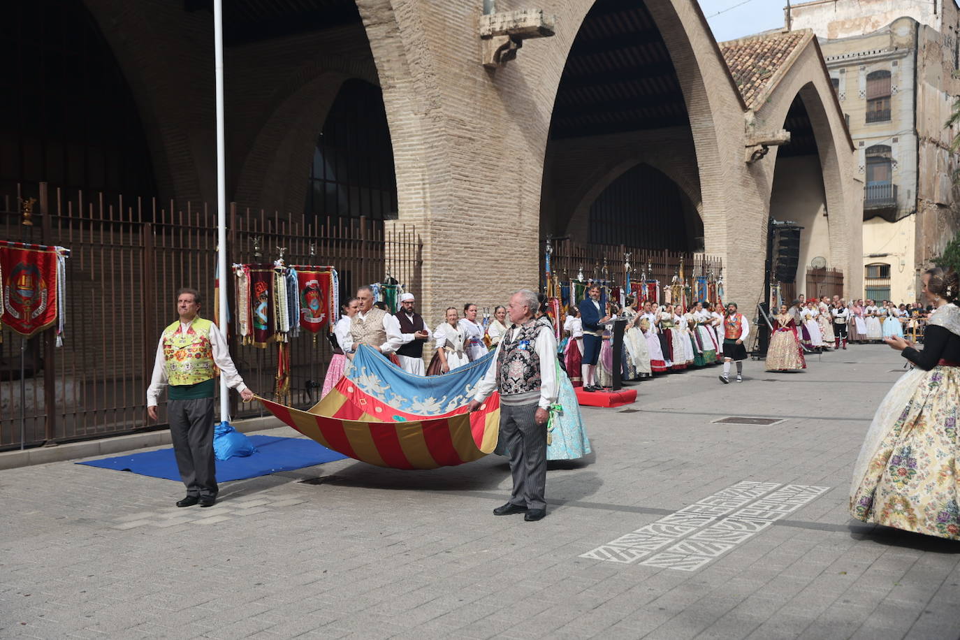 Fotos: El Marítimo homenajea a la Senyera