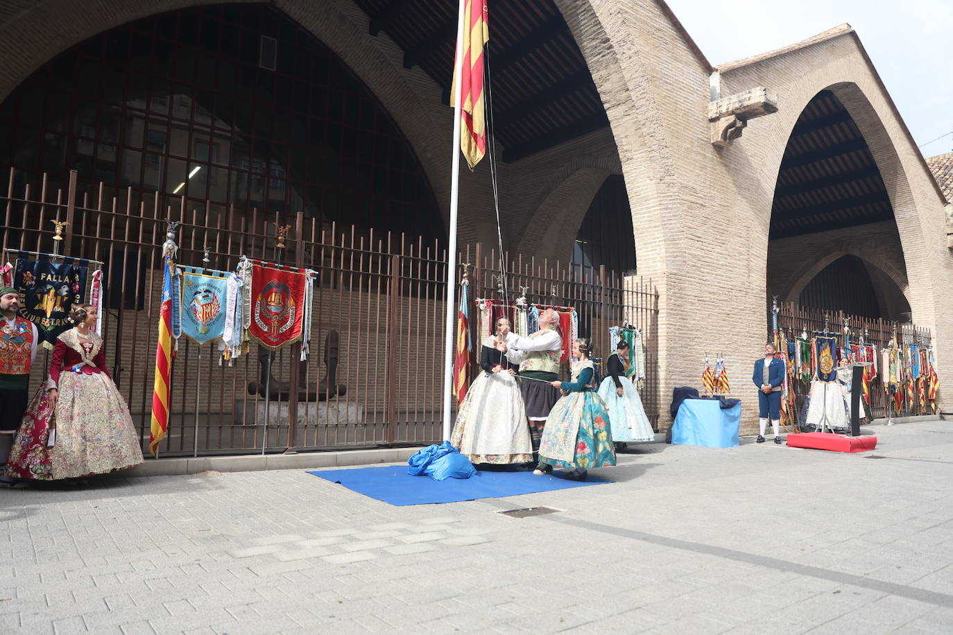 Fotos: El Marítimo homenajea a la Senyera