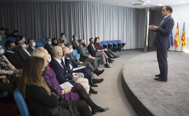 El economista José Carlos Díez, en una las ponencias de la edición del pasado año, celebrada como la de 2022 en la Escuela de Negocios Lluís Vives de Cámara Valencia. 