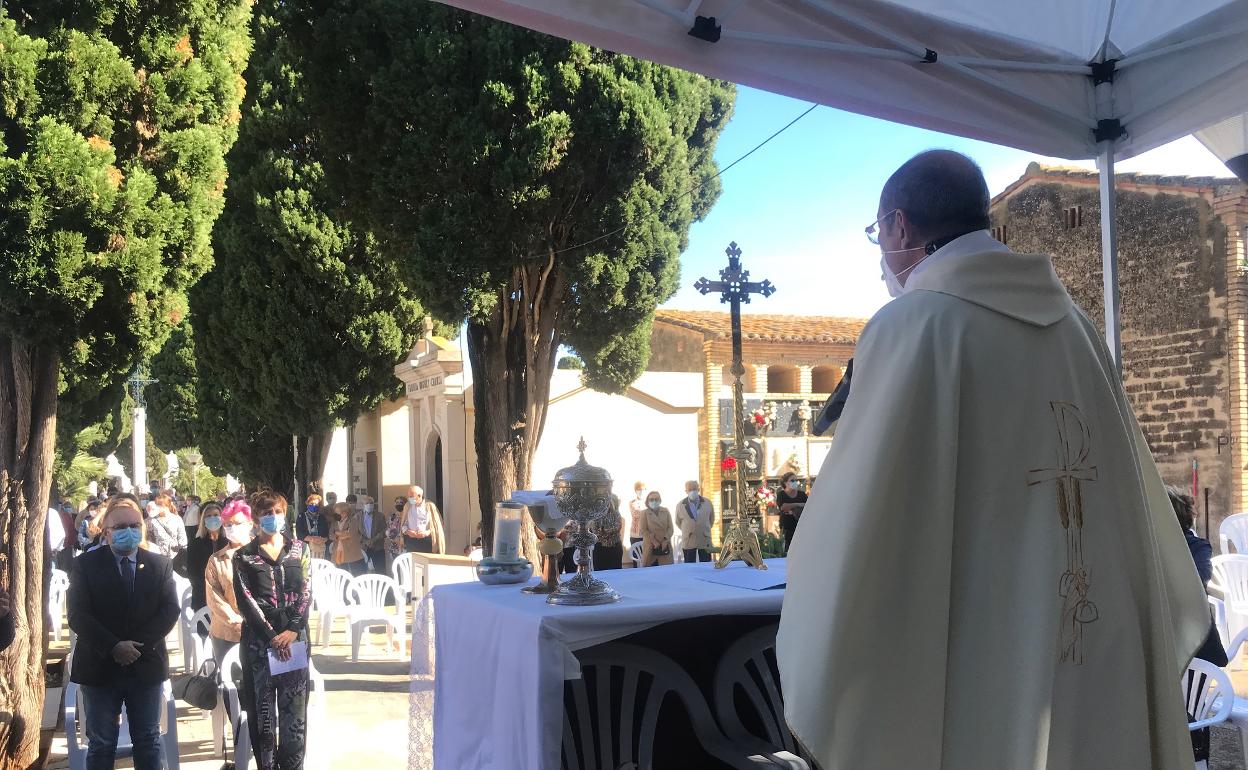 Misa de Todos los Santos en Benifaió. 