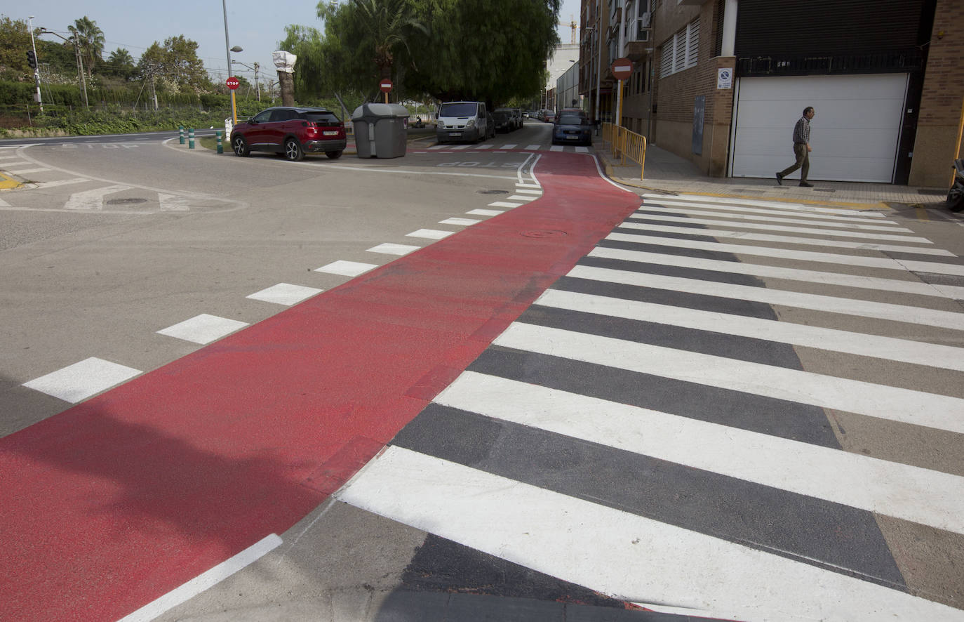 Fotos: Así es el tramo más surrealista del carril bici de Paiporta