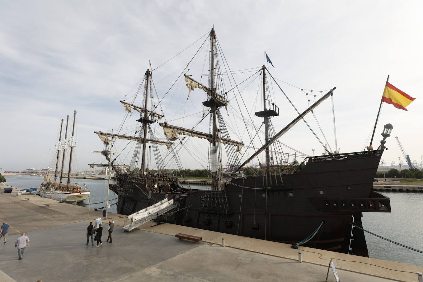 Fotos: La Nao Victoria, el Galeón Andalucía y el Pascual Flores atracan en Valencia