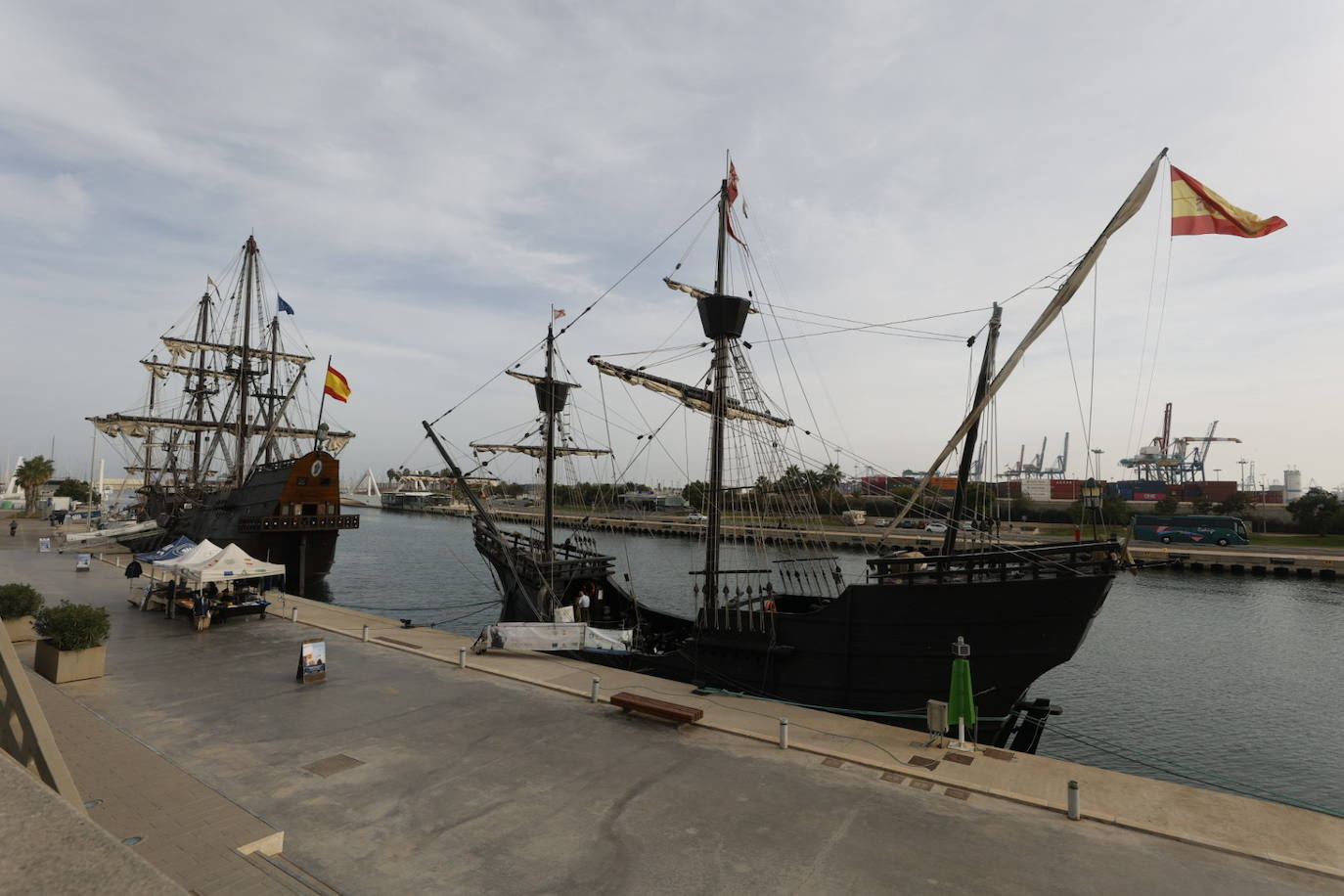 Fotos: La Nao Victoria, el Galeón Andalucía y el Pascual Flores atracan en Valencia